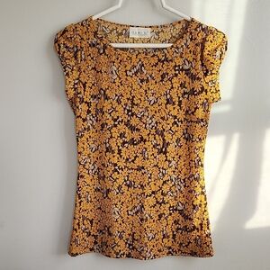 Geri C Floral Short-Sleeve Blouse in Yellow on Brown